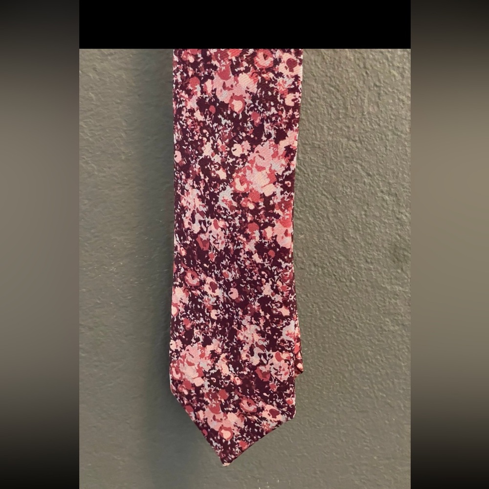 Knotty Tie in Floral Patterned Tie in Pink and Burgundy